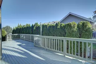 10010 Densmore Ave N, Seattle, WA 98133 - Photo 15