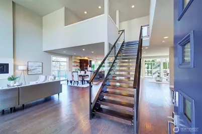 10010 Densmore Avenue N, Seattle, WA 98133 - Photo 3