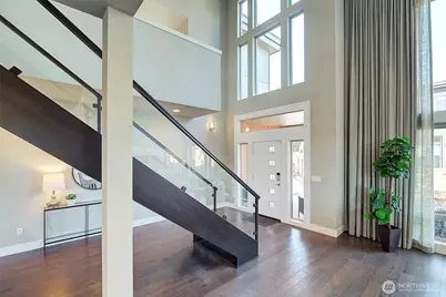 10010 Densmore Avenue N, Seattle, WA 98133 - Photo 7