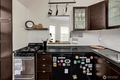 115 Bellevue Avenue E #105, Seattle, WA 98102 - Photo 7