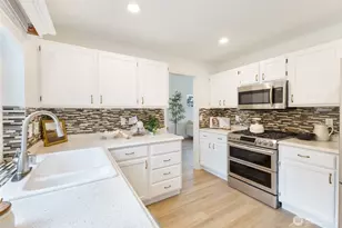 8925 179th St E, Puyallup, WA 98375 - Photo 11