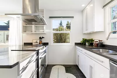 7731 29th Avenue NW, Seattle, WA 98117 - Photo 11