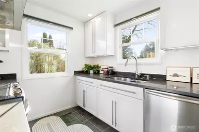 7731 29th Avenue NW, Seattle, WA 98117 - Photo 9