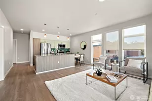 1085 103rd Ave NE, Bellevue, WA 98004 - Photo 5