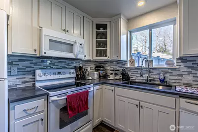 12409 121st Street E, Puyallup, WA 98374 - Photo 11