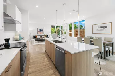 8831 Wallingford Avenue N, Seattle, WA 98103 - Photo 9