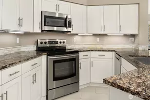 8750 Greenwood Ave N, Seattle, WA 98103 - Photo 3