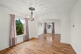 211 S 46th St, Tacoma, WA 98418 - Photo 9