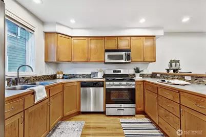 12017 32nd Avenue NE #B, Seattle, WA 98125 - Photo 9