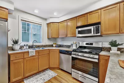 12017 32nd Avenue NE #B, Seattle, WA 98125 - Photo 11