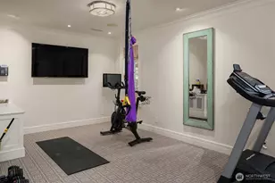 2001 Broadmoor Dr E, Seattle, WA 98112 - Photo 33