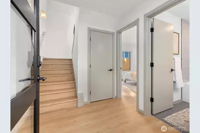 4104 49th Avenue SW #B, Seattle, WA 98116 - Photo 3