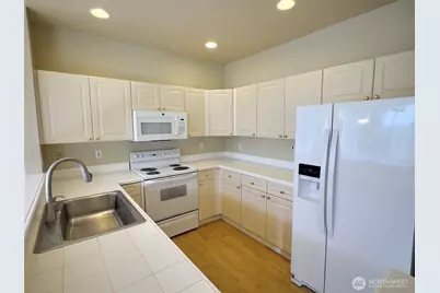 18652 NE 55th Way, Redmond, WA 98052 - Photo 9