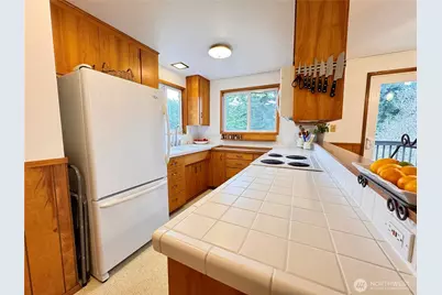 9512 Olson Road NW, Bremerton, WA 98311 - Photo 11