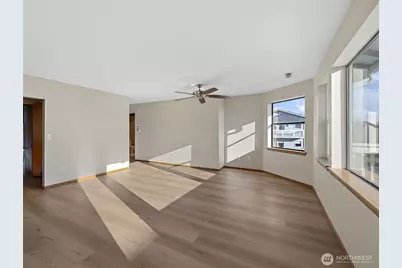 651 SE Bayshore #B301, Oak Harbor, WA 98277 - Photo 9