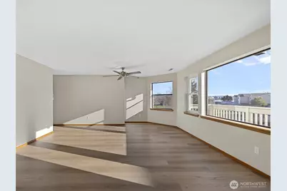 651 SE Bayshore #B301, Oak Harbor, WA 98277 - Photo 11