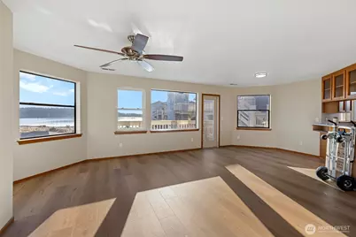 651 SE Bayshore #B301, Oak Harbor, WA 98277 - Photo 5