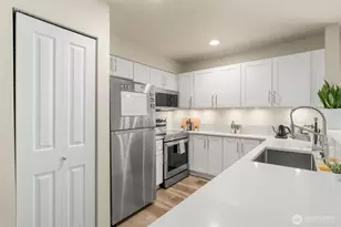 1504 Aurora Ave N, Seattle, WA 98109 - Photo 5