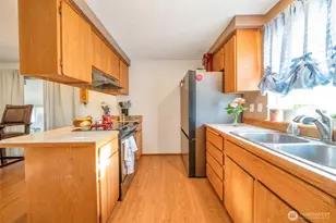 824 130th St E, Parkland, WA 98445 - Photo 9