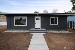 919 E Johnson Ave, Chelan, WA 98816 - Photo 1