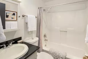 5055 7th Ave NE, Seattle, WA 98105 - Photo 17