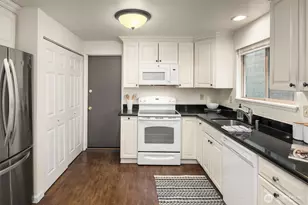 5055 7th Ave NE, Seattle, WA 98105 - Photo 11