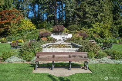 4915 Linden Avenue N, Seattle, WA 98103 - Photo 37