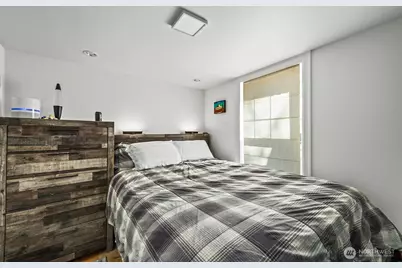 4915 Linden Avenue N, Seattle, WA 98103 - Photo 29