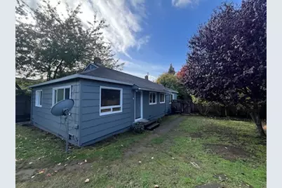 138 N Rainier Avenue, Bremerton, WA 98312 - Photo 3