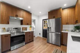 4706 SW Eddy St, Seattle, WA 98136 - Photo 9