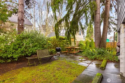 2101 Nob Hill Avenue N #1B, Seattle, WA 98109 - Photo 25