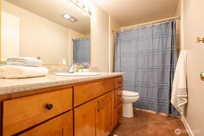 2253 Gilman Drive W #406, Seattle, WA 98119 - Photo 21