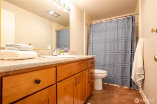 2253 Gilman Dr W, Seattle, WA 98119 - Photo 21