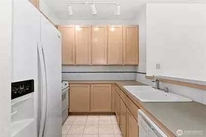 109 2nd Street S #423, Kirkland, WA 98033 - Photo 9