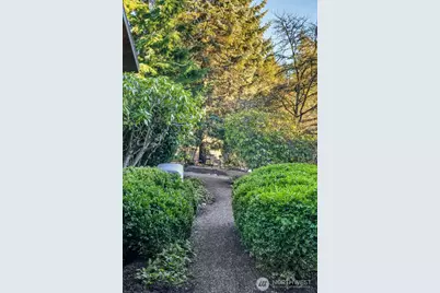 19045 46th Avenue NE, Lake Forest Park, WA 98155 - Photo 29