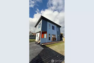 9025 38th Avenue S, Seattle, WA 98118 - Photo 1