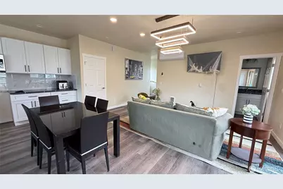 9025 38th Avenue S, Seattle, WA 98118 - Photo 5