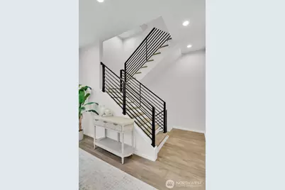 9732 Woodlawn Avenue N #A, Seattle, WA 98103 - Photo 35