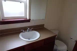 501 N 105th St, Seattle, WA 98133 - Photo 11