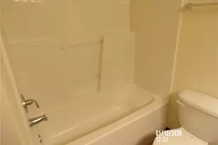 501 N 105th St, Seattle, WA 98133 - Photo 29