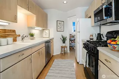 407 N 49th Street #A, Seattle, WA 98103 - Photo 13