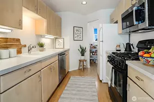 407 N 49th St, Seattle, WA 98103 - Photo 13