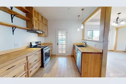 330 N Alder Street, Burlington, WA 98233 - Photo 3