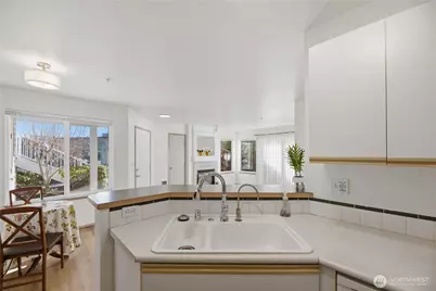 11130 SE 208th Street #H102, Kent, WA 98031 - Photo 9