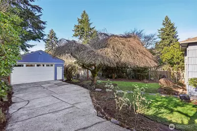 10333 Densmore Avenue N, Seattle, WA 98133 - Photo 3