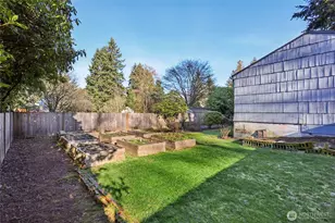 10333 Densmore Ave N, Seattle, WA 98133 - Photo 31