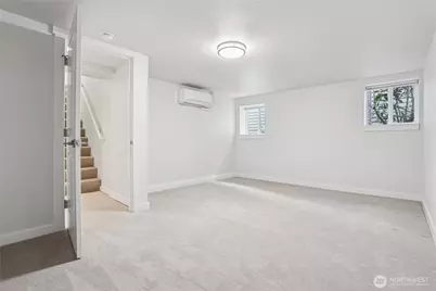 10333 Densmore Avenue N, Seattle, WA 98133 - Photo 25