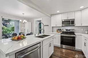 10333 Densmore Ave N, Seattle, WA 98133 - Photo 7