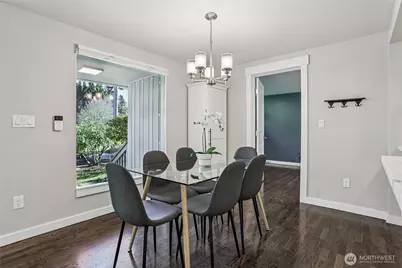 10333 Densmore Avenue N, Seattle, WA 98133 - Photo 11