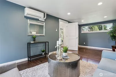 10333 Densmore Avenue N, Seattle, WA 98133 - Photo 13